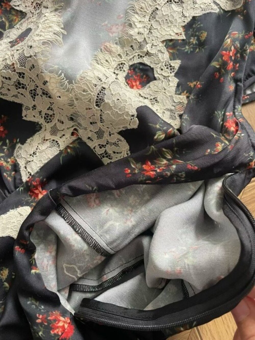 Doen Coraline Lace Detail Floral Satin Maxi Dress, S - Picture 7 of 10